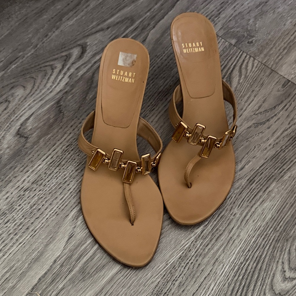 Stuart Weitzman Tan Leather Thong Sandals with Gold Chain Accents